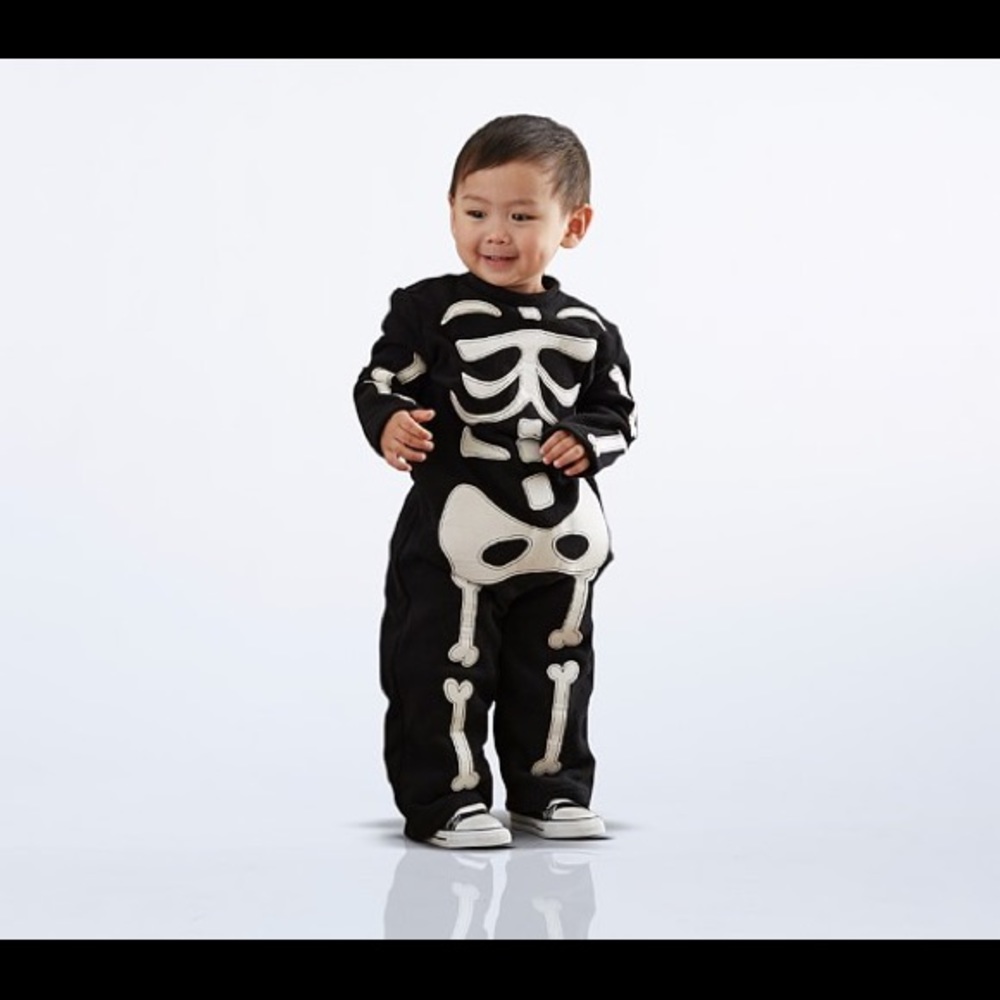 Pottery Barn Kids baby skeleton Halloween costume (0-6 mo), glow-in-the-dark